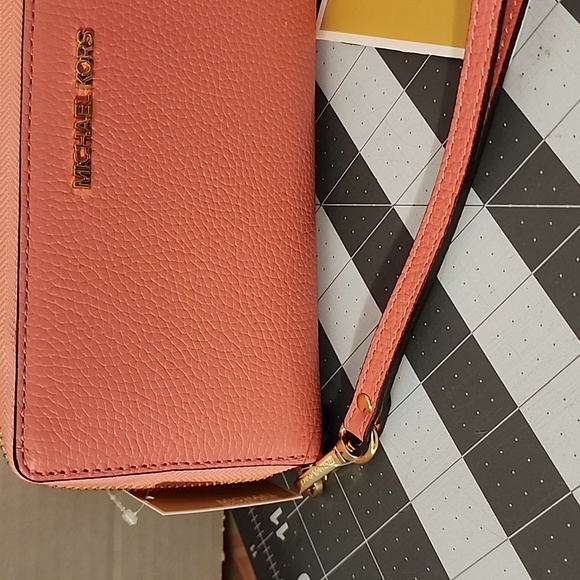 Michael Kors Large Wallet in Grapefruit NWT - Picture 3 of 7